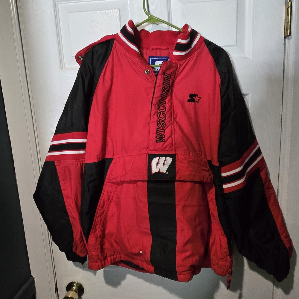 Mens used size xl wisconsin badgers starter jacket.